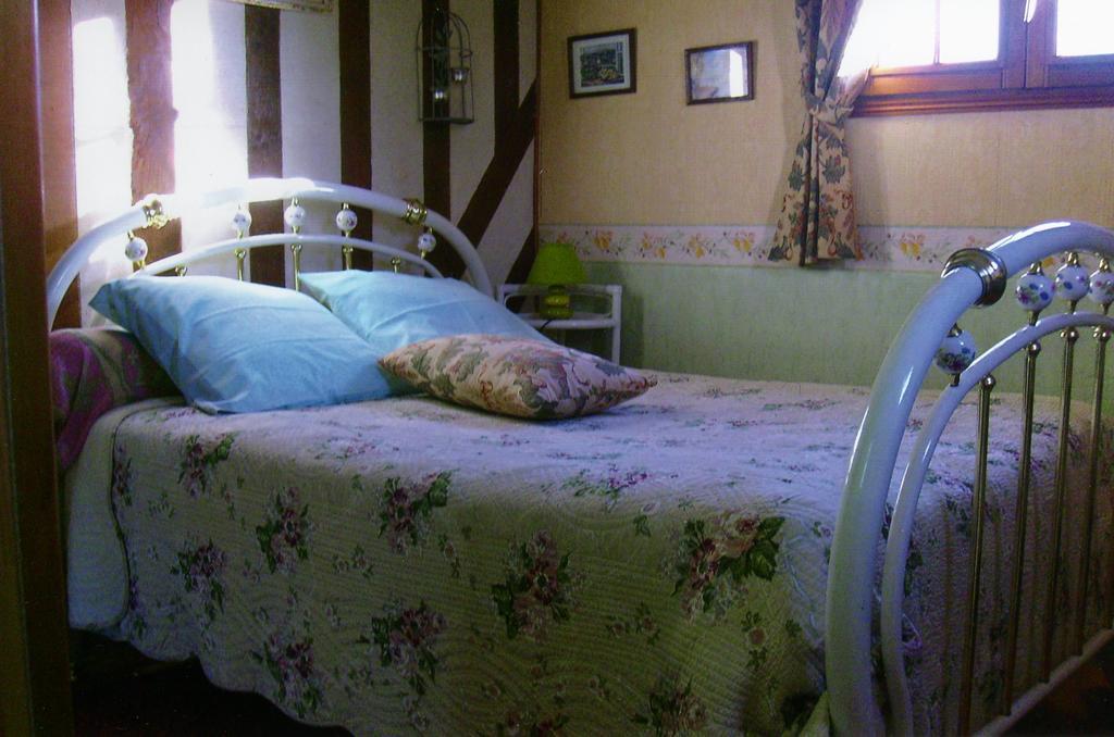 Chambre Chez Corinne Fourneville エクステリア 写真